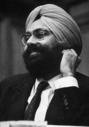 TOP 10 INDIAN AUTHOR WHOSE BOOKS SELL IN MILLIONS 6 TOP 10 INDIAN AUTHOR WHOSE BOOKS SELL IN MILLIONS